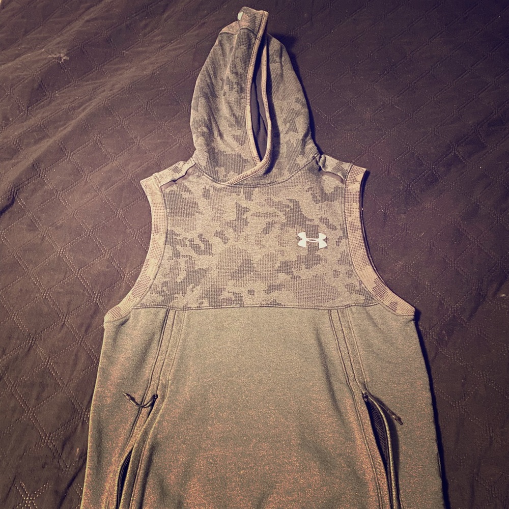 Under armor cut off pullover